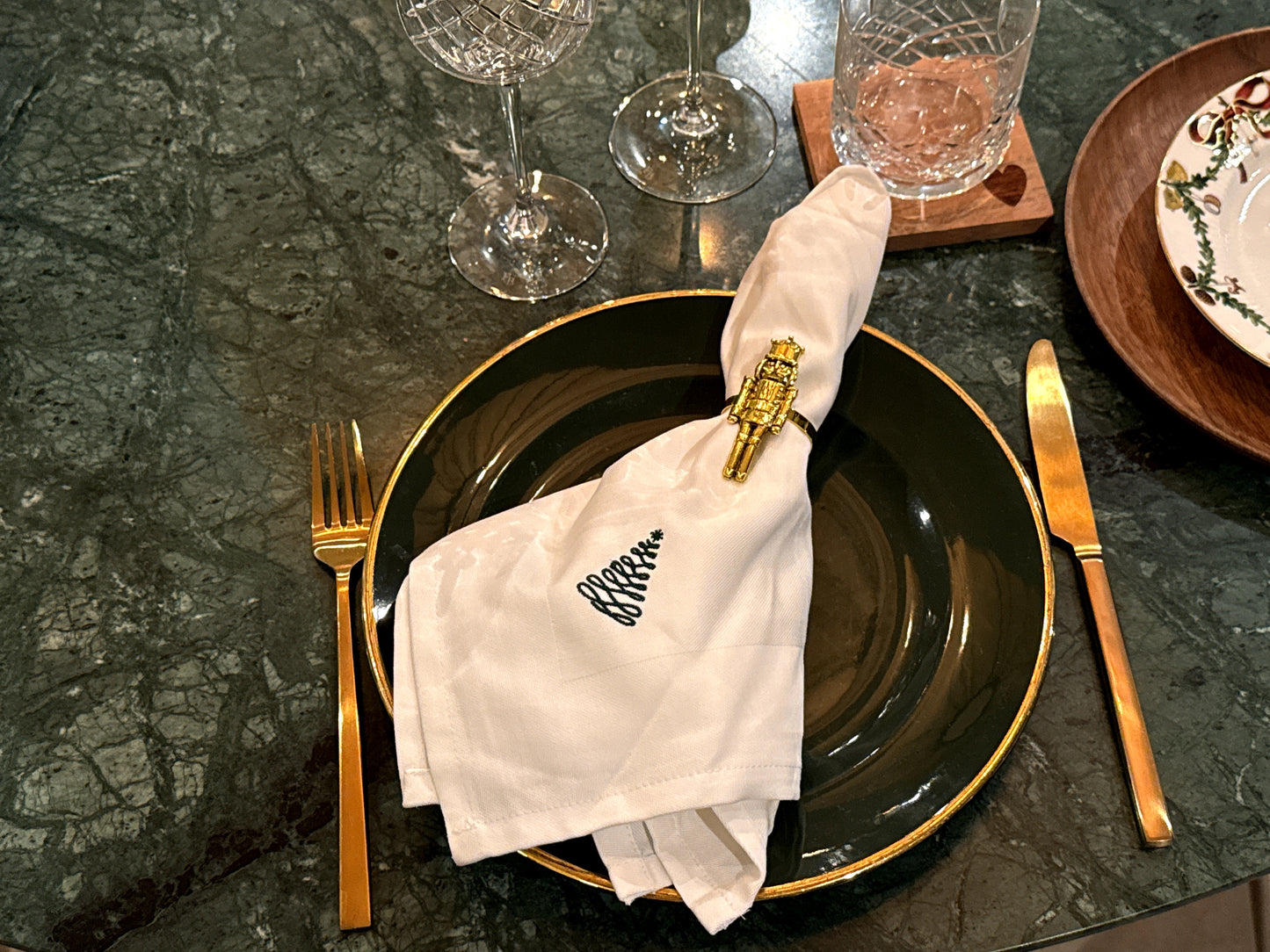 Outlet - Hvid  serviet med grønt juletræ med grøn stjerne