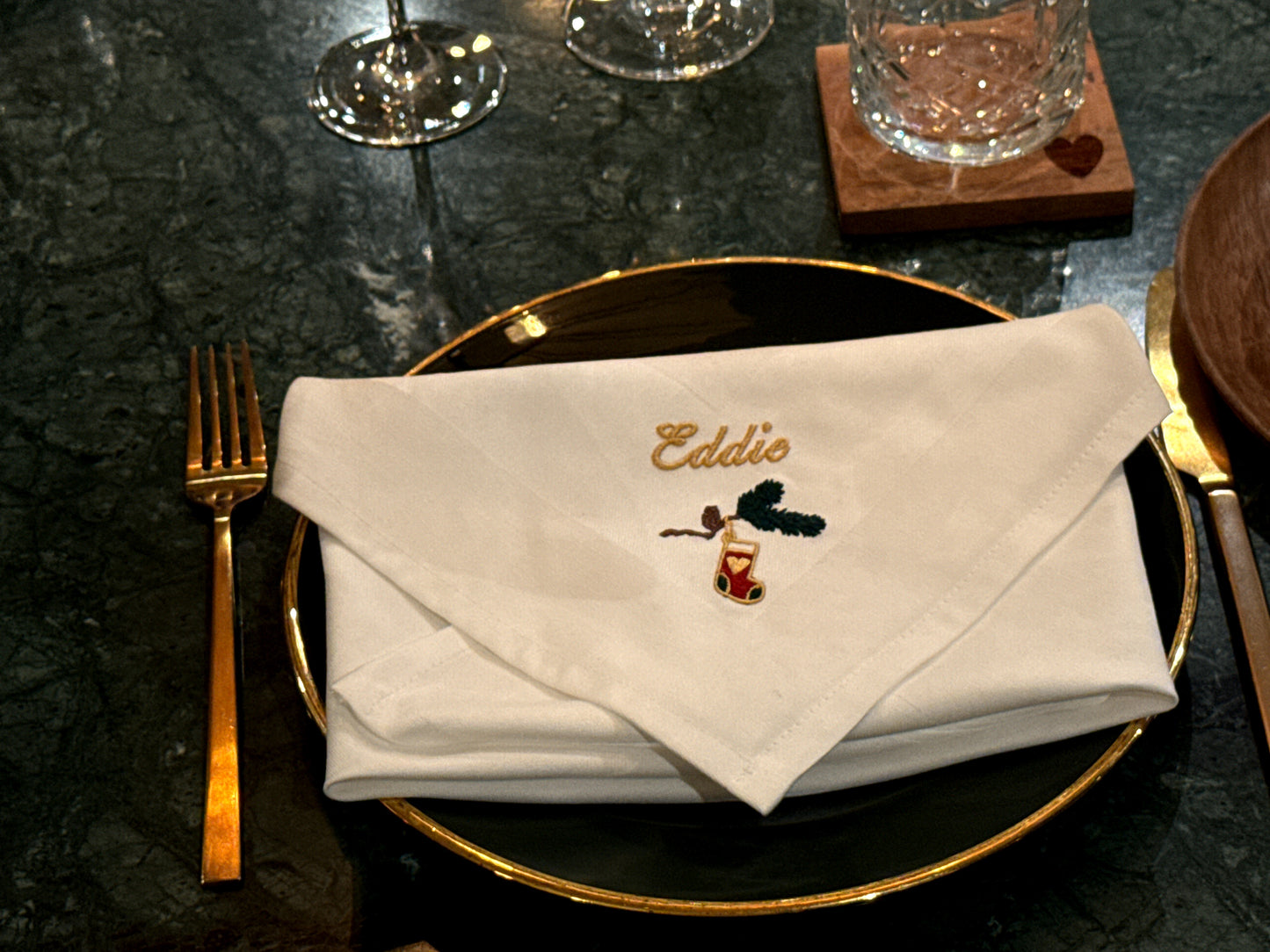 Outlet - Hvid serviet med sok på gren og Eddie navnebroderi - 50% rabat