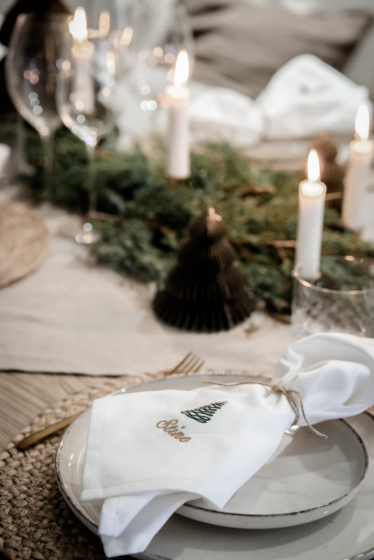 🎄 Gør julen personlig og uforglemmelig med broderede servietter