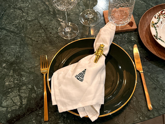 Outlet - Hvid  serviet med grønt juletræ med grøn stjerne