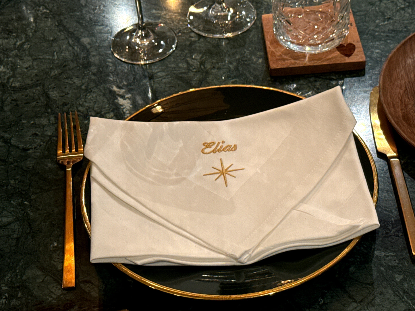 Outlet - Hvid serviet med stjerne og Elias navnebroderi